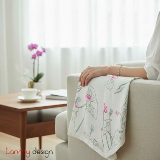 Khăn trải bàn vuông 90 lanh thêu sen hồng rỗng 